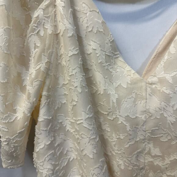 ASTR Cream Romantic Puff Sleeve Bodysuit Blouse Embossed Leaf Small - Picture 2 of 6
